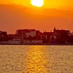877-1 Apartman
