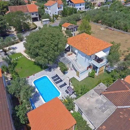 877-1 Apartment