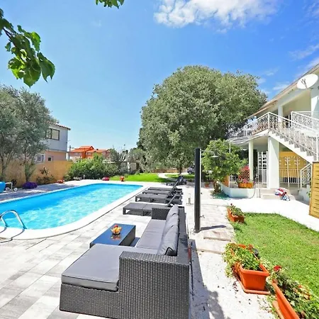 877-1 Apartment