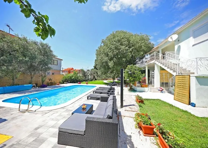 877-1 Apartment