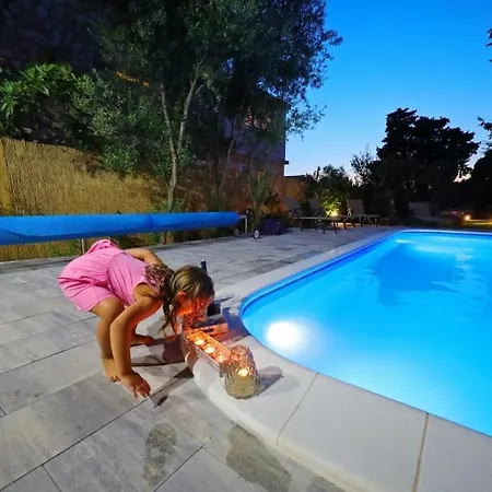 877-1 公寓 比比涅